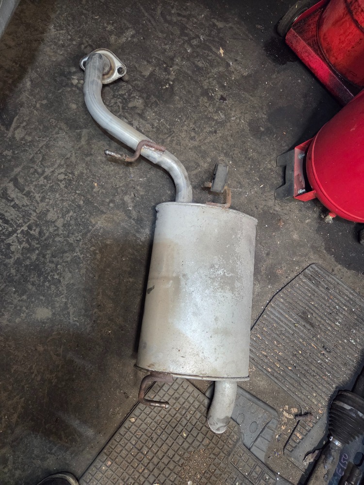Toyota Corolla Verso 2.2 diesel hátsó kipufogó dob 2004-