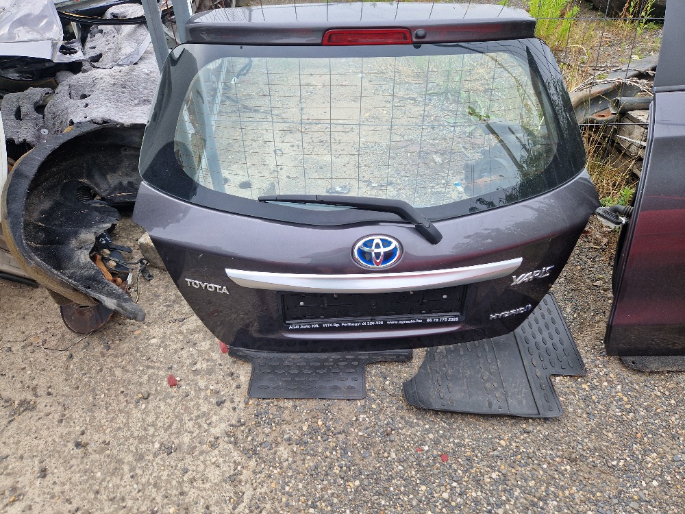 Yaris csomagtérajtó 2012-2017